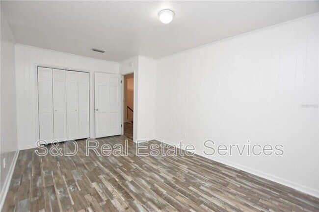 Building Photo - 2211 9th St SE