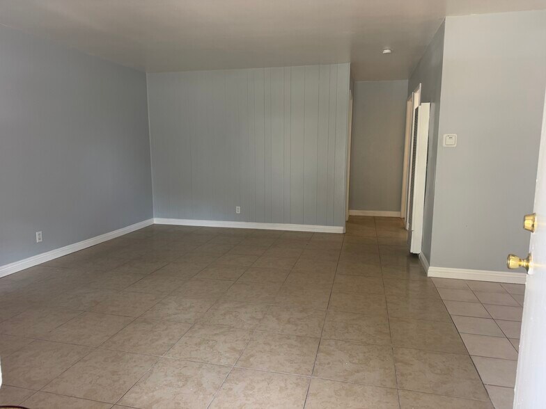 Building Photo - 614 N Moraga St