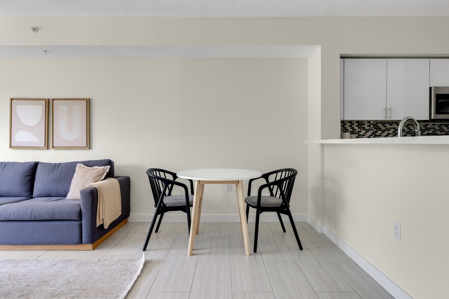 Building Photo - 3880 NE 6th Ave