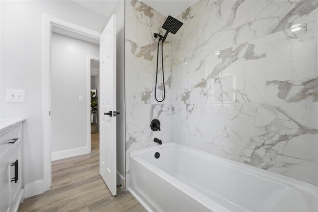 Building Photo - 645 Rosemere Cir