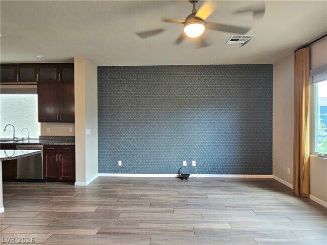 Building Photo - 8016 Carpenter Creek Ave