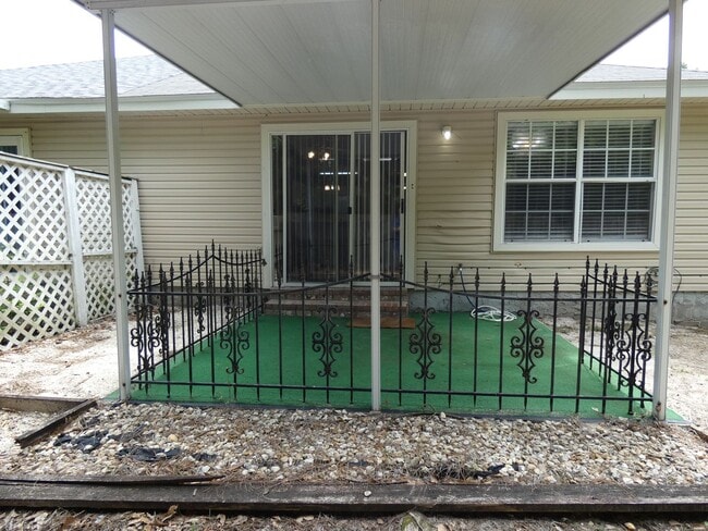 Building Photo - Adorable 2 Bedroom Convenient To Everything