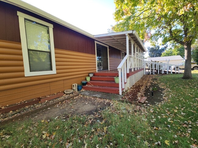 Building Photo - 8260 Sherwood Blvd