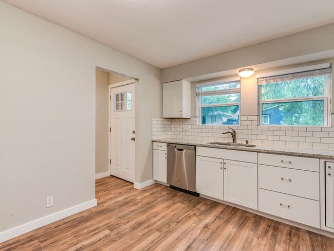 Building Photo - Fully Remodeled 4BR Home in East Austin – Modern Upgrades & Spacious Yard