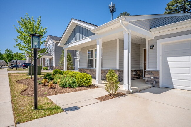 Building Photo - 3 Bedroom Single-Family Home with 2-Car Garage in Glen Allen (23060) – $2,650/mo