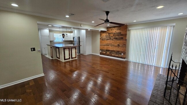 Building Photo - 933 Glastonbury Cir