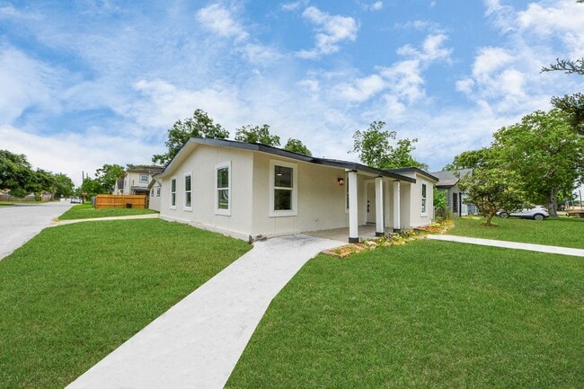 Building Photo - 501 Schilling Ave