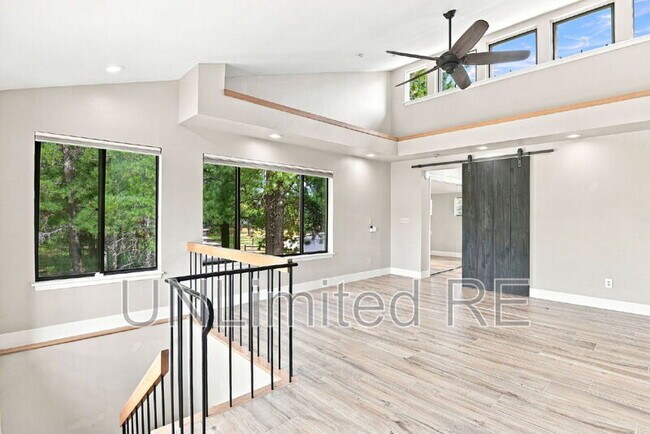 Building Photo - 2700 W Lynette Dr