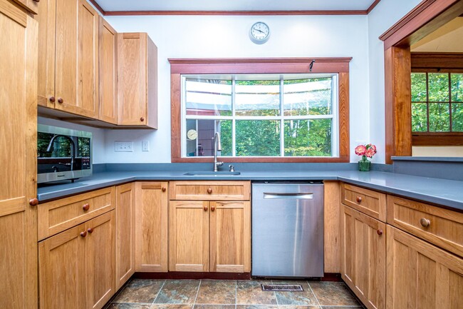 Building Photo - 44 Neighbors Row