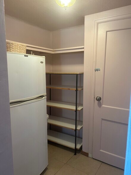 Building Photo - 706 E Fairview Ln