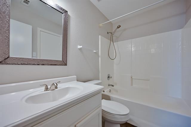 Building Photo - 607 Kings Way Dr