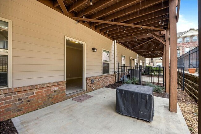 Building Photo - 2145 Coventry Dr