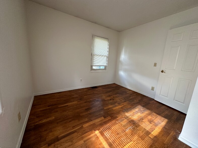 Building Photo - 3003 Cabot Dr
