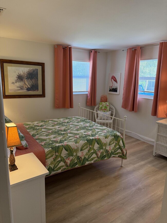 Building Photo - 440 SE Fini Dr