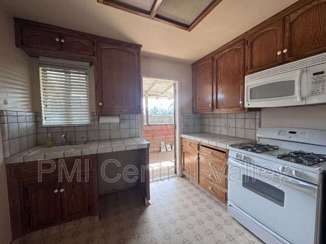 Building Photo - 340 Sperry Ave