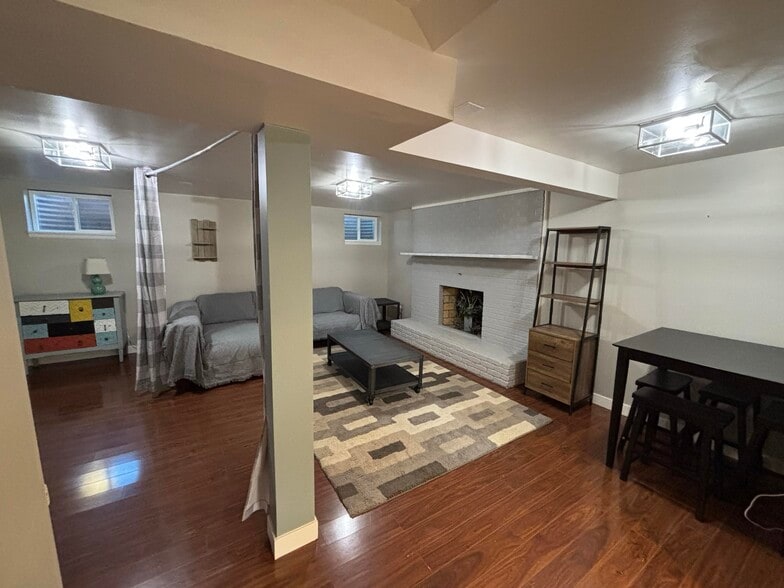 Building Photo - 2631 S Zurich Ct