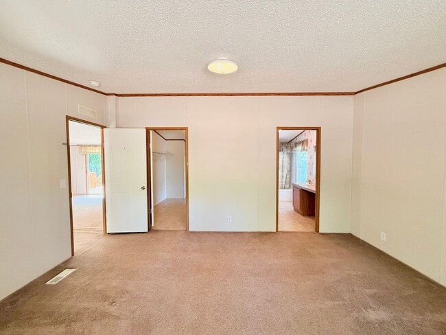 Building Photo - The Home You’ve Been Searching For!