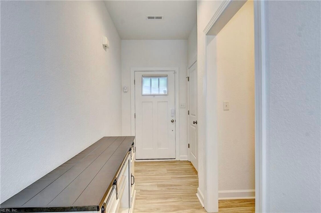 Building Photo - 1243 Jadens Way