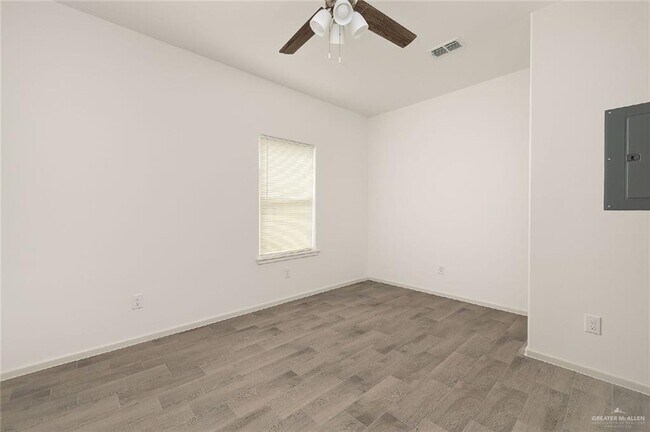 Building Photo - 2805 East Hayes Avenue