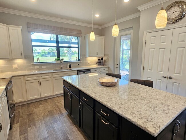 Building Photo - Annual Furnished 2 Bedroom 2 Bathroom with a Flex Room in Island Walk!