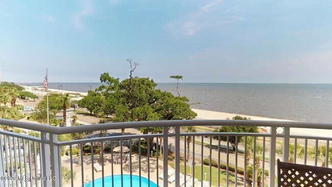Building Photo - 2228 Beach Dr