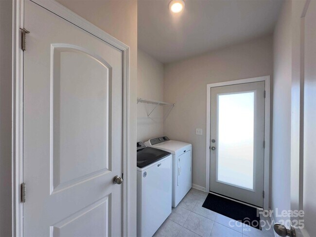 Building Photo - 403 Wescott St