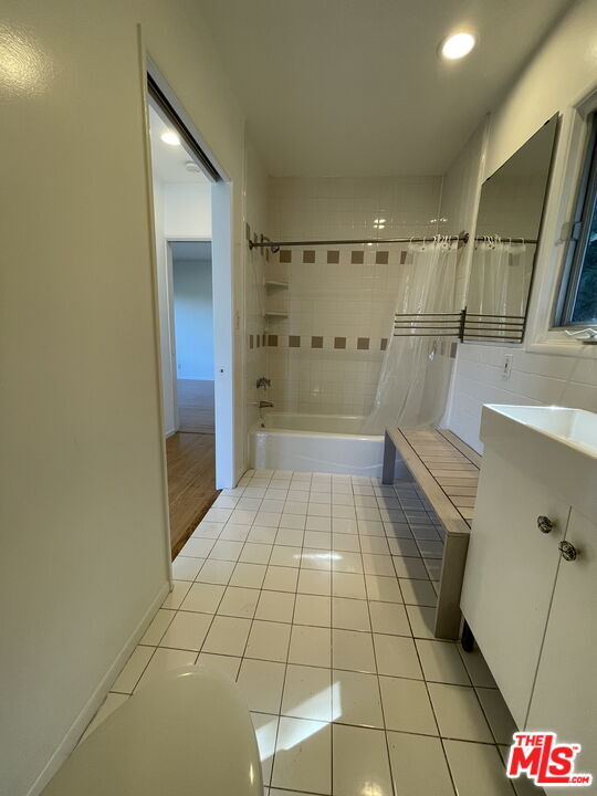 Building Photo - 6216 Temple Hill Dr