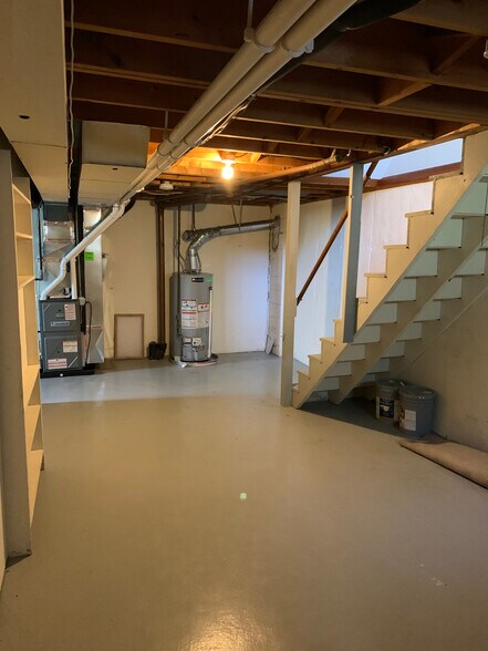 Building Photo - 2105 De Hoop Ave