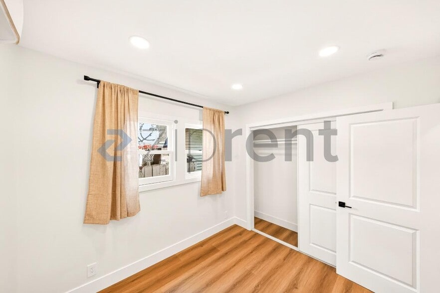 Building Photo - 854 Orange Ave