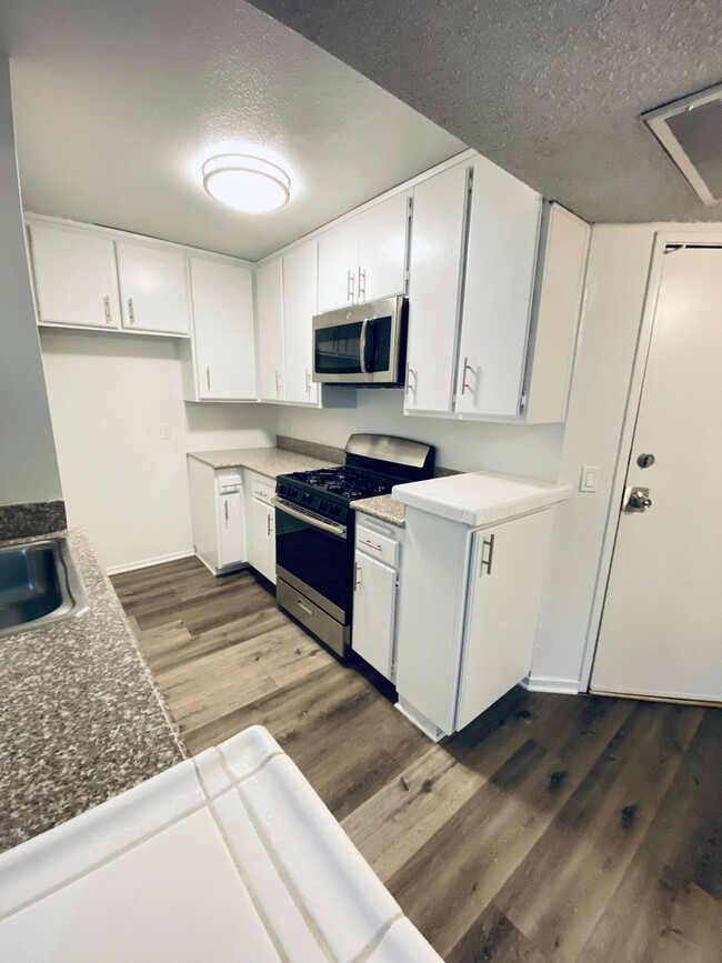 Interior Photo - 5050 Klump Ave