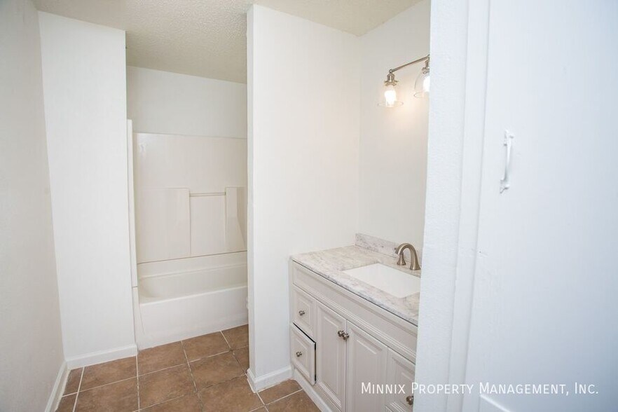 Building Photo - 502 2nd Pl