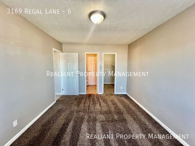 Building Photo - $250 OFF 1 MONTH'S RENT!