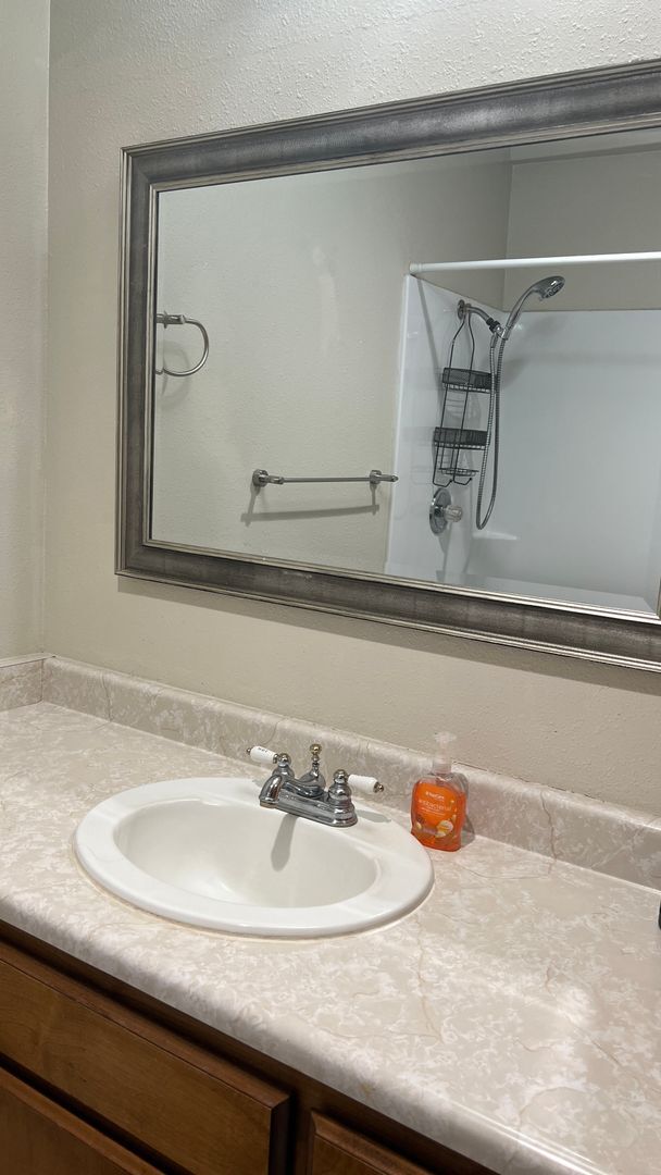 Building Photo - Two Bedroom Two bath home with attached Ga...