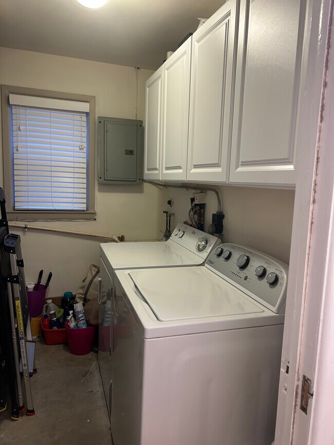 Utility room - Full size washer and dryer with cabinets & and sink - 122 Sterling Ave