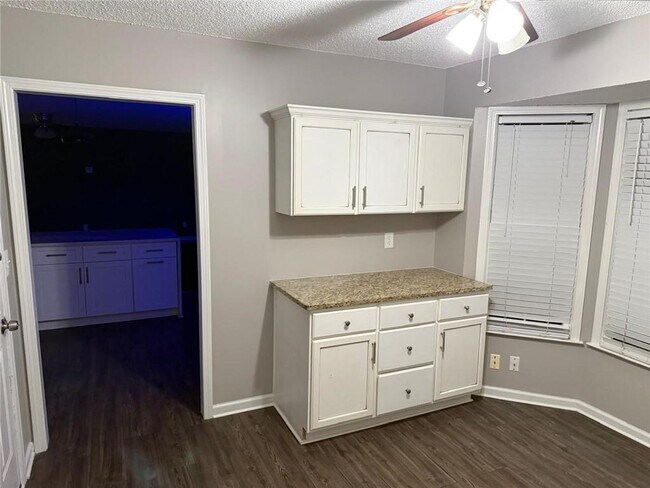 Building Photo - 1682 Greyleaf Ln SE