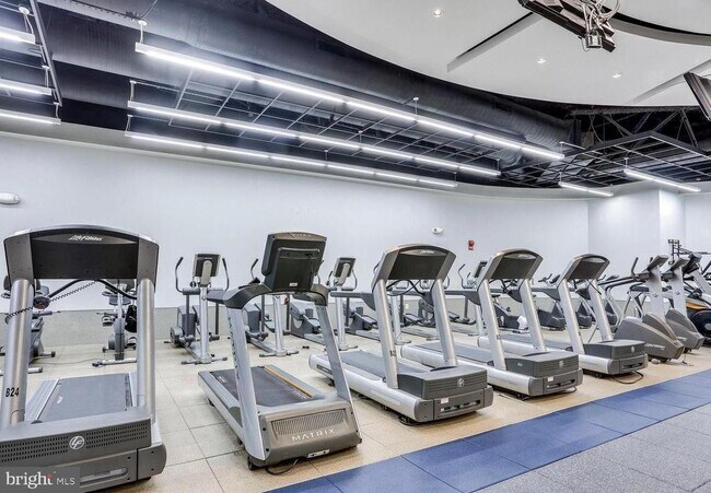 Building Photo - 1021 Arlington Blvd