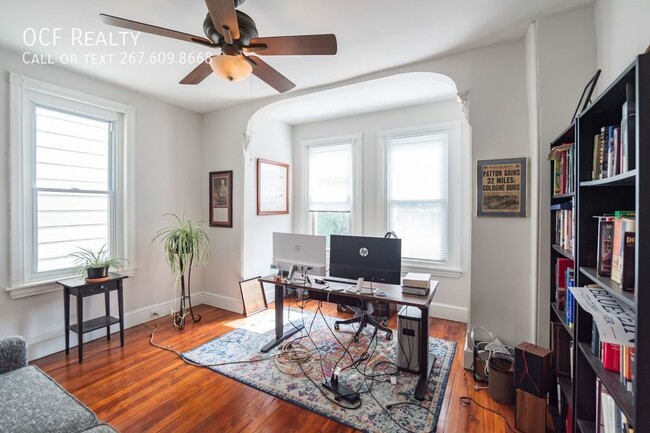 Building Photo - Gorgeous Large Manayunk Home with Parking