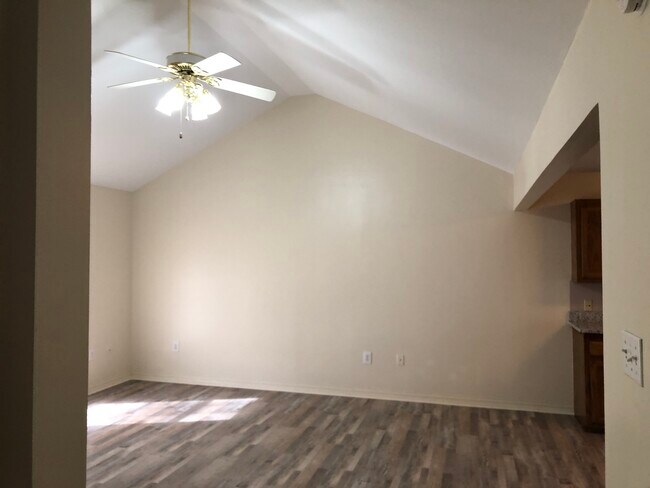 Building Photo - 300 Fischer Ln