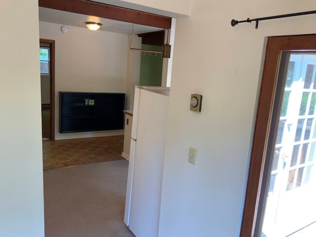 Building Photo - 1 Bedroom in Midtown