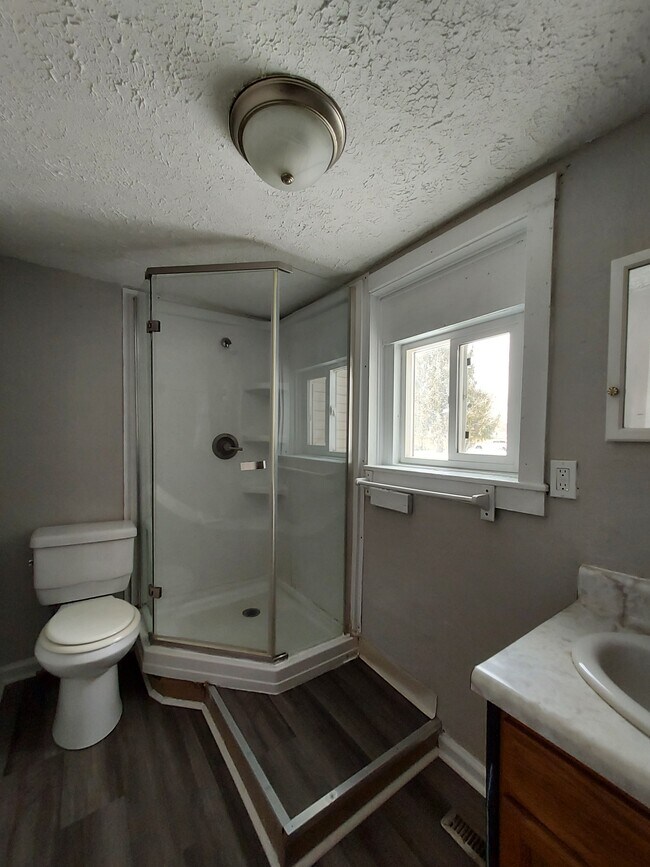 Building Photo - 242 W Main St