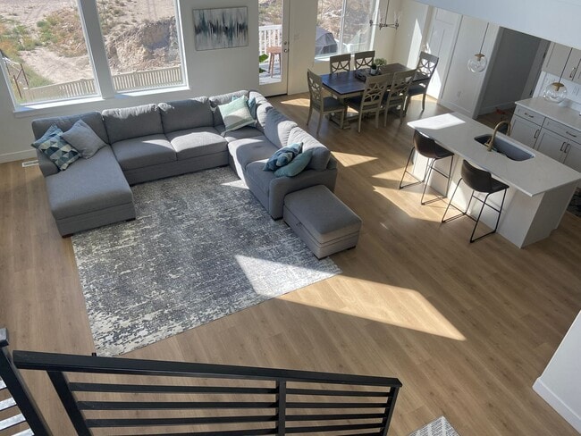 Building Photo - 1307 W Quailhill Rd