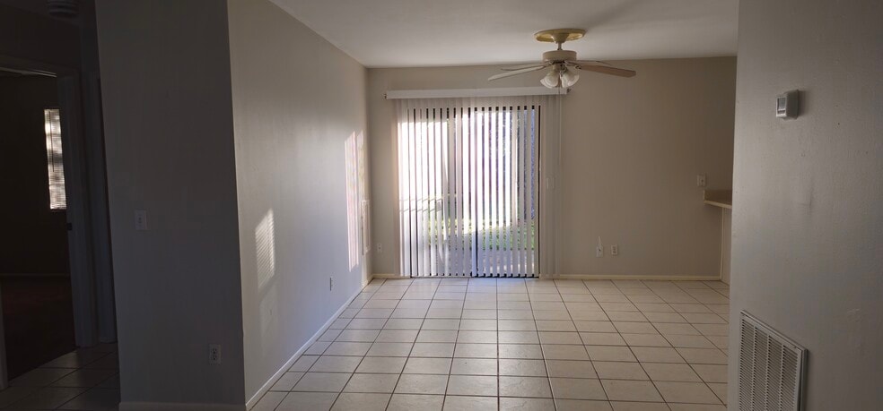 Building Photo - 2132 S Gleneagle Ter
