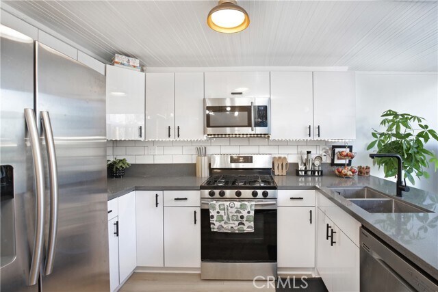 Building Photo - 5038 Aldama St