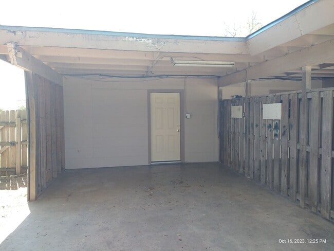Building Photo - 359 Waxwood Ln
