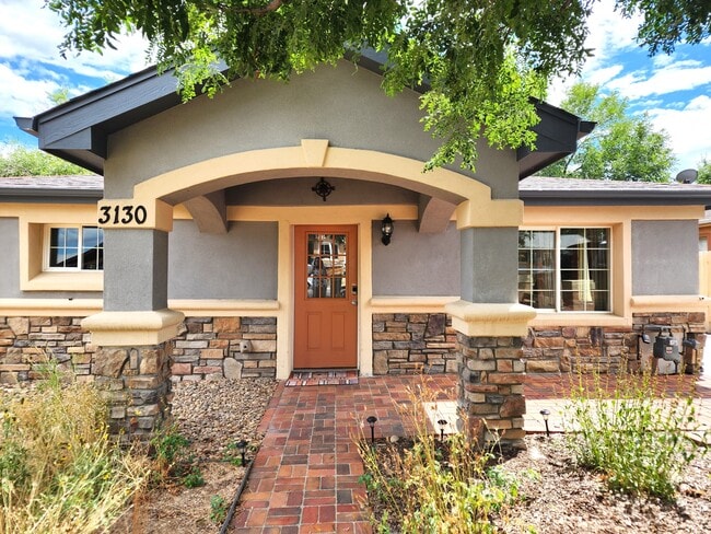 Primary Photo - 3130 W Longfellow Pl
