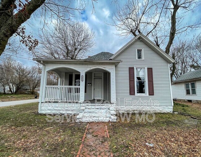 Primary Photo - 1350 N Grant Ave