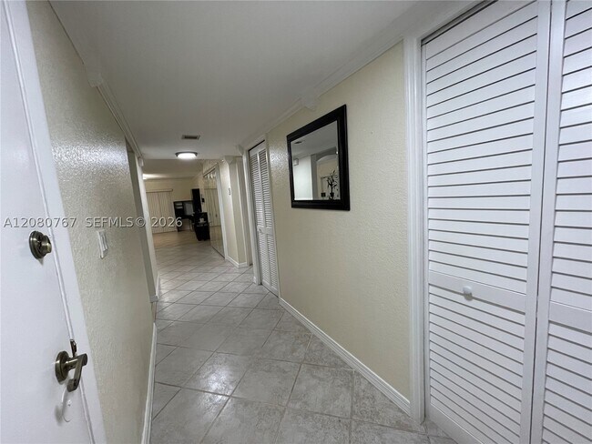 Building Photo - 16240 Laurel Dr