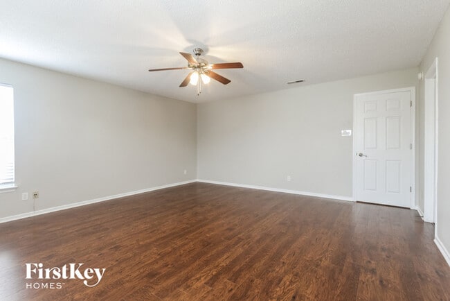 Building Photo - 15499 Border Dr
