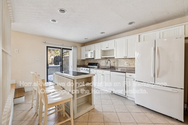 Building Photo - 18 Woodhill St