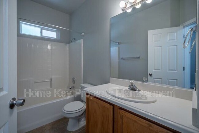 Building Photo - 184 S Valley View Dr